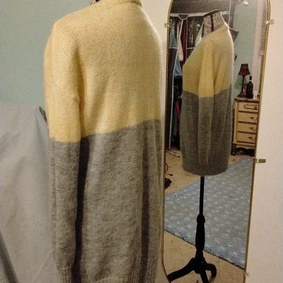 Women's NWOT Gap Yellow/gray  Mohair/acrylic oversized sweater size XS - Picture 3 of 4